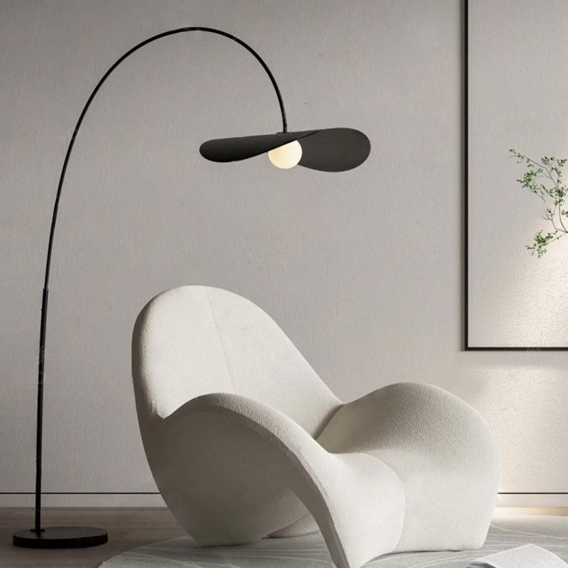 Velna | Buegulvlampe Design — Moderne Belysning til Stuen 